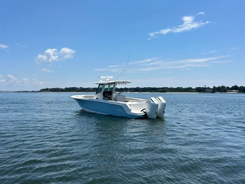Slide: The Image of Boston Whaler 330 Outrage 2026 - 8