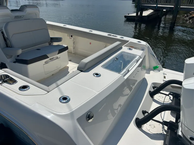 Slide: The Image of Boston Whaler 330 Outrage 2026 - 11