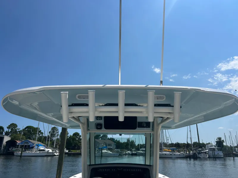 Slide: The Image of Boston Whaler 330 Outrage 2026 - 25