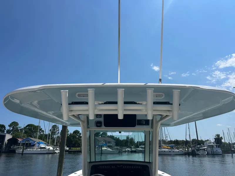 Slide: The Image of Boston Whaler 330 Outrage 2026 - 24