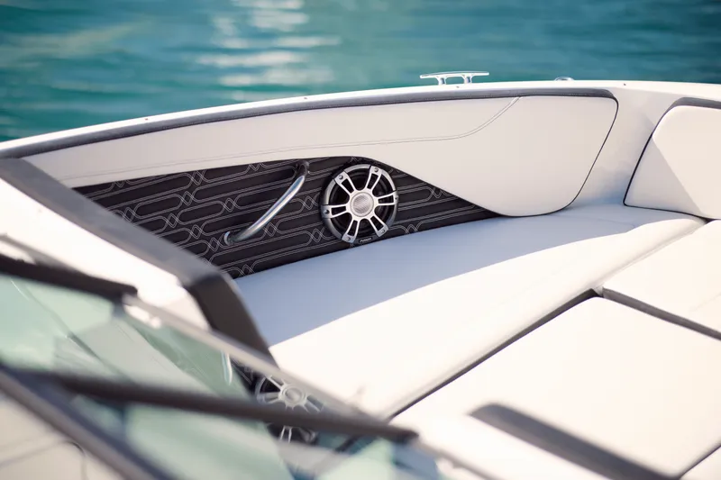 Slide: The Image of Sea Ray SPX 210 Outboard 2026 - 25