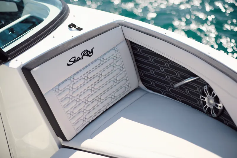 Slide: The Image of Sea Ray SPX 210 Outboard 2026 - 28