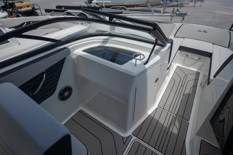 Slide: The Image of Sea Ray SPX 210 Outboard 2027 - 9