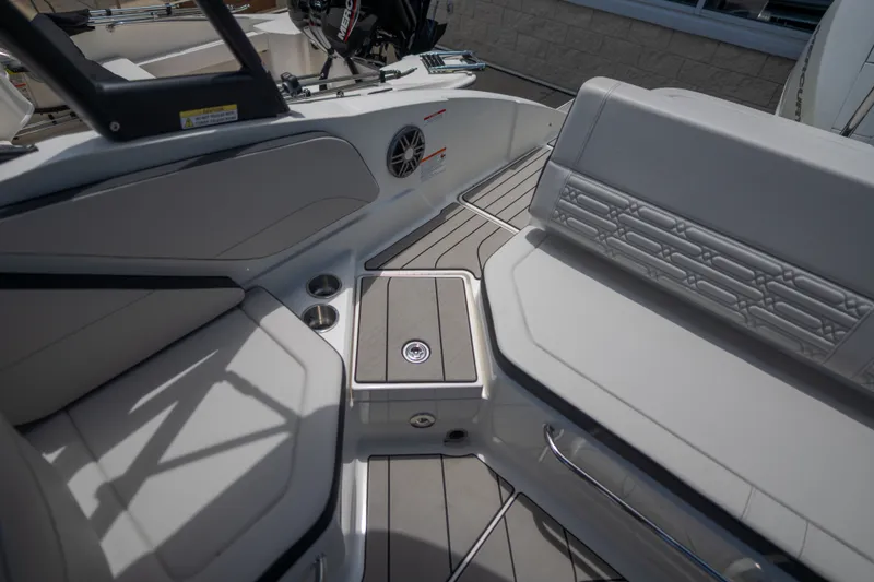 Slide: The Image of Sea Ray SPX 210 Outboard 2027 - 18