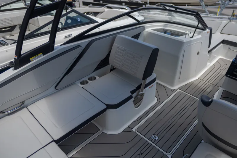 Slide: The Image of Sea Ray SPX 210 Outboard 2027 - 15
