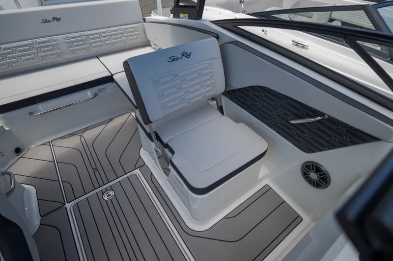 Slide: The Image of Sea Ray SPX 210 Outboard 2027 - 14