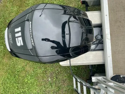 Slide: The Image of 2021 Sun Tracker Party Barge 22 DLX with Mercury 115 outboard motor. - 5