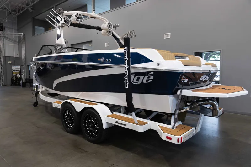 Slide: The Image of Tige Boats Z3 2021 - 2