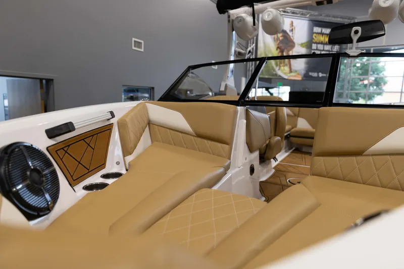 Slide: The Image of Tige Boats Z3 2021 - 8
