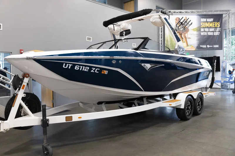 Slide: The Image of Tige Boats Z3 2021 - 1