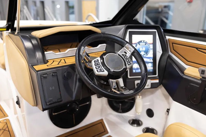 Slide: The Image of Tige Boats Z3 2021 - 16