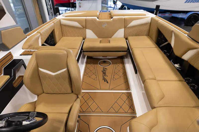 Slide: The Image of Tige Boats Z3 2021 - 25