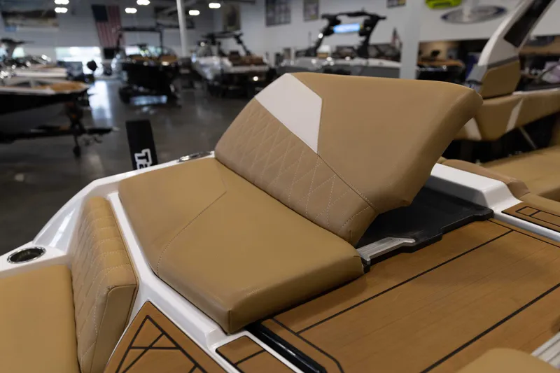Slide: The Image of Tige Boats Z3 2021 - 27