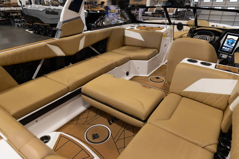 Slide: The Image of Tige Boats Z3 2021 - 22