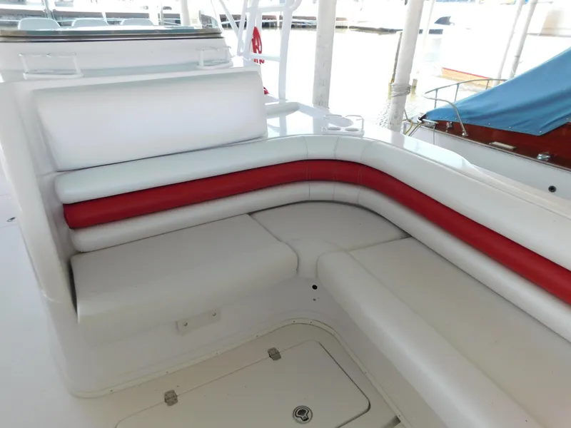 Slide: The Image of White and red seating on a 2007 Donzi 38 ZFX boat. - 13