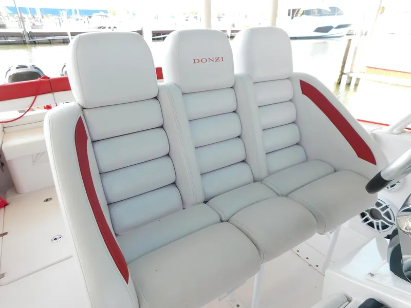 Slide: The Image of White seats in a 2007 Donzi 38 ZFX boat. - 22