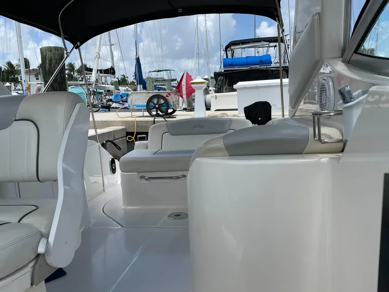 Slide: The Image of Interior of a 2011 Sea Ray Sundancer 280 yacht at the marina. - 13