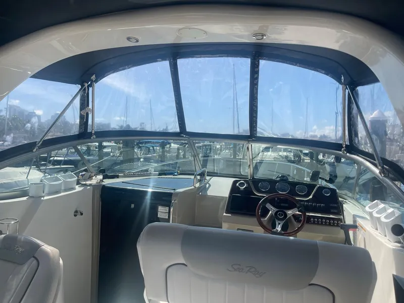 Slide: The Image of Interior view of a 2011 Sea Ray Sundancer 280 yacht. - 28
