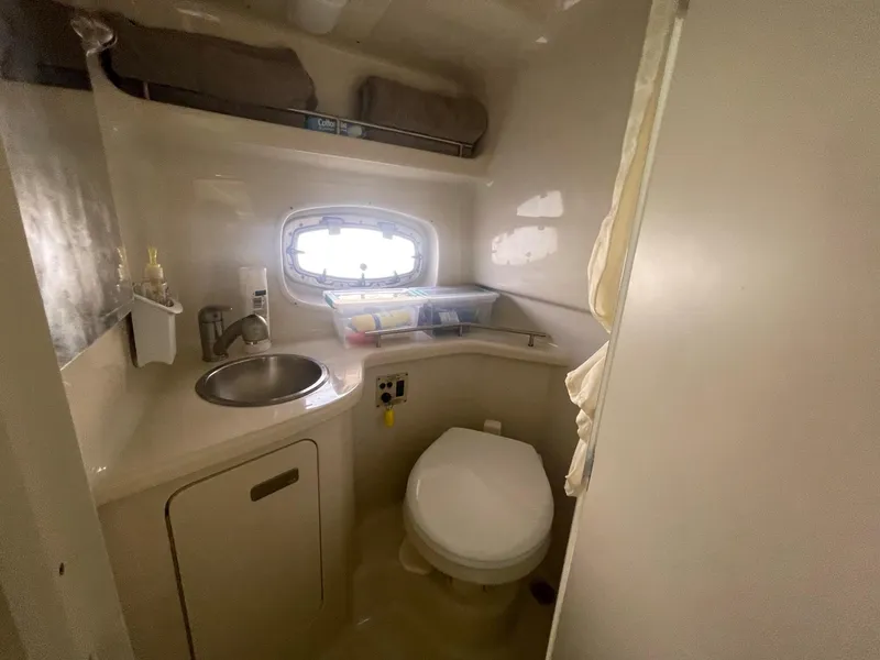 Slide: The Image of Interior view of Sea Ray Sundancer 280 2011 bathroom. - 49