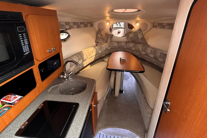 Slide: The Image of Crownline Boats 270 CR 2004 - 26