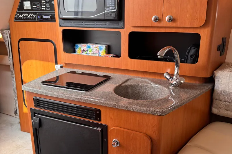 Slide: The Image of Crownline Boats 270 CR 2004 - 28