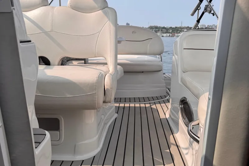 Slide: The Image of Crownline Boats 270 CR 2004 - 29