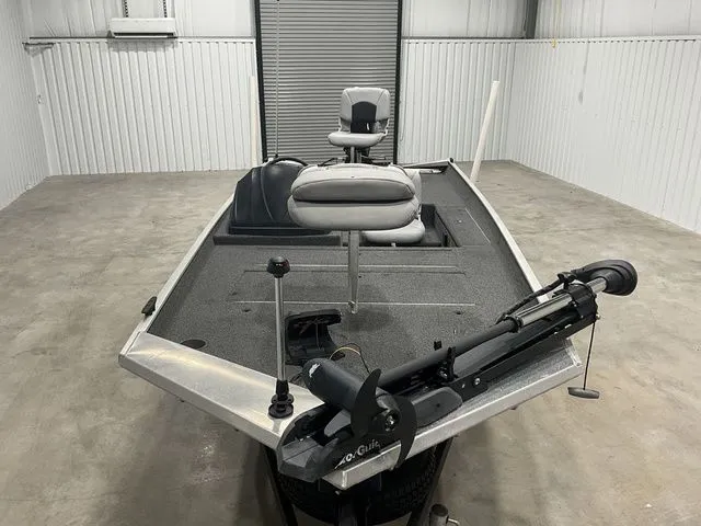 Slide: The Image of Crestliner 1700 Storm 2018 - 10