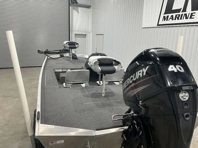 Slide: The Image of Crestliner 1700 Storm 2018 - 11