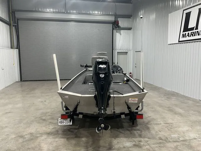 Slide: The Image of Crestliner 1700 Storm 2018 - 13