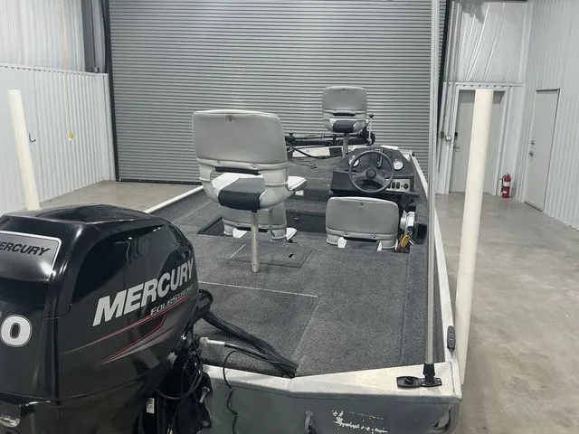 Slide: The Image of Crestliner 1700 Storm 2018 - 15