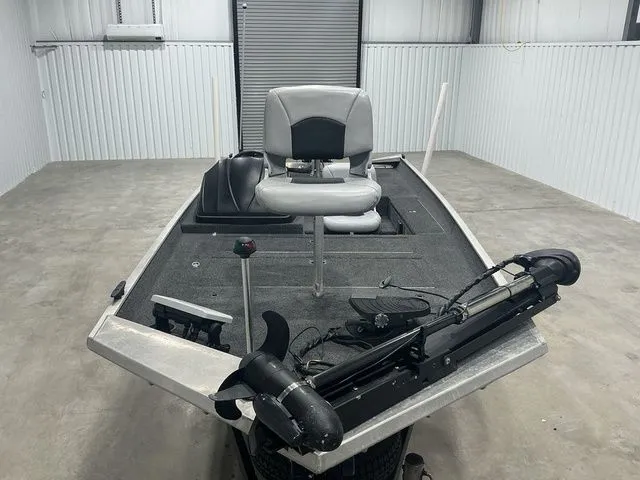 Slide: The Image of Crestliner 1700 Storm 2018 - 18