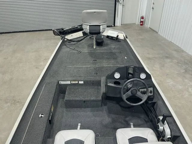 Slide: The Image of Crestliner 1700 Storm 2018 - 20