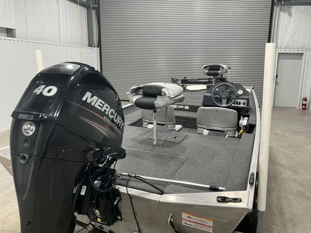 Slide: The Image of Crestliner 1700 Storm 2018 - 8