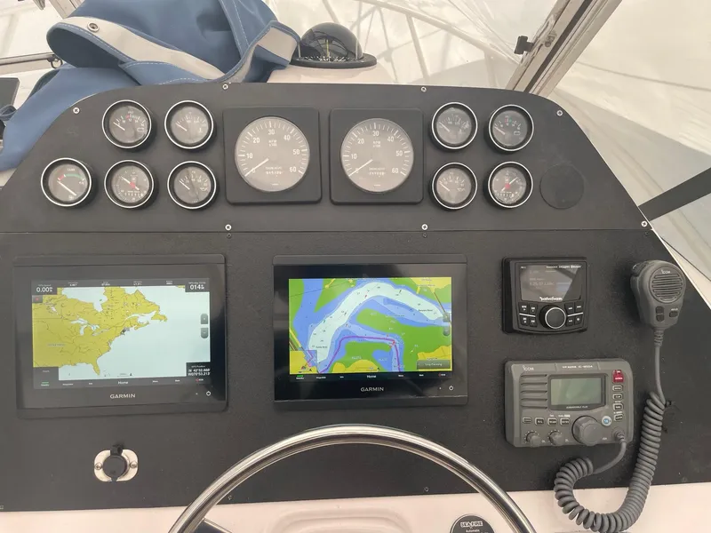 Slide: The Image of 1995 Blackfin 29-2 Combi dashboard with navigation screens and gauges. - 16