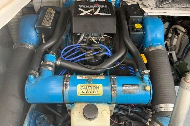 Slide: The Image of Engine of a 1995 Blackfin 29-2 Combi boat, featuring Crusader XL components. - 25