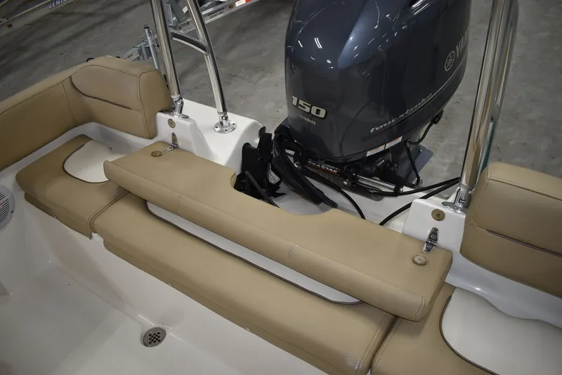 Slide: The Image of Key West Boats 203FS 2020 - 27