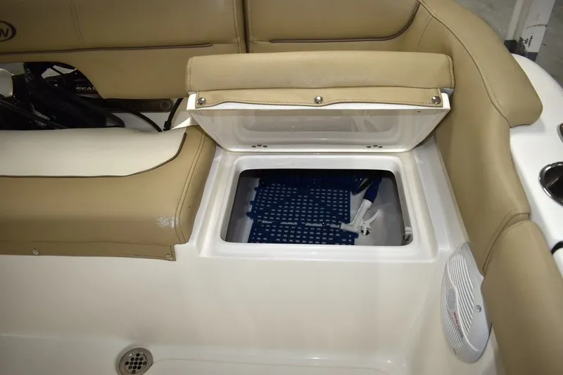 Slide: The Image of Key West Boats 203FS 2020 - 30