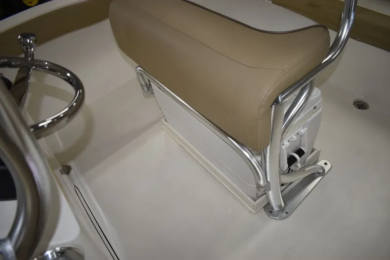 Slide: The Image of Key West Boats 203FS 2020 - 35