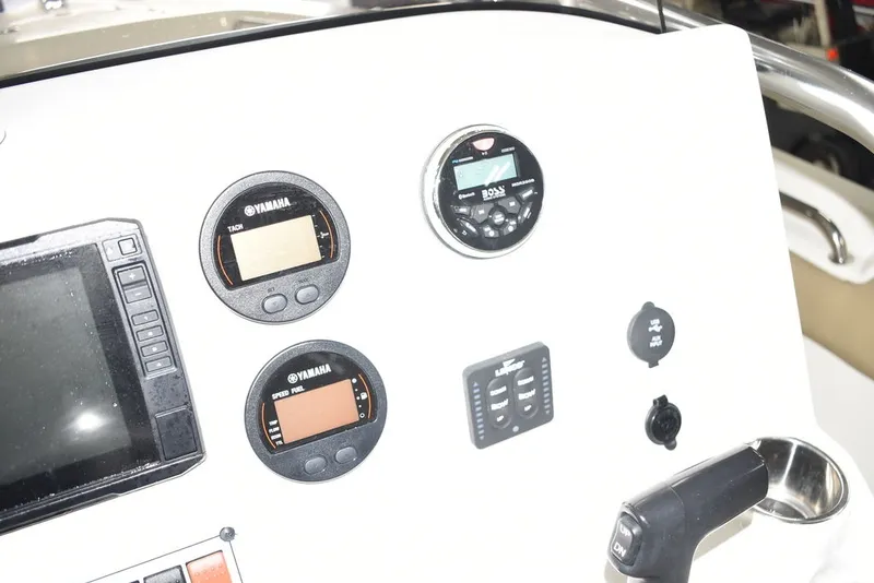 Slide: The Image of Key West Boats 203FS 2020 - 40