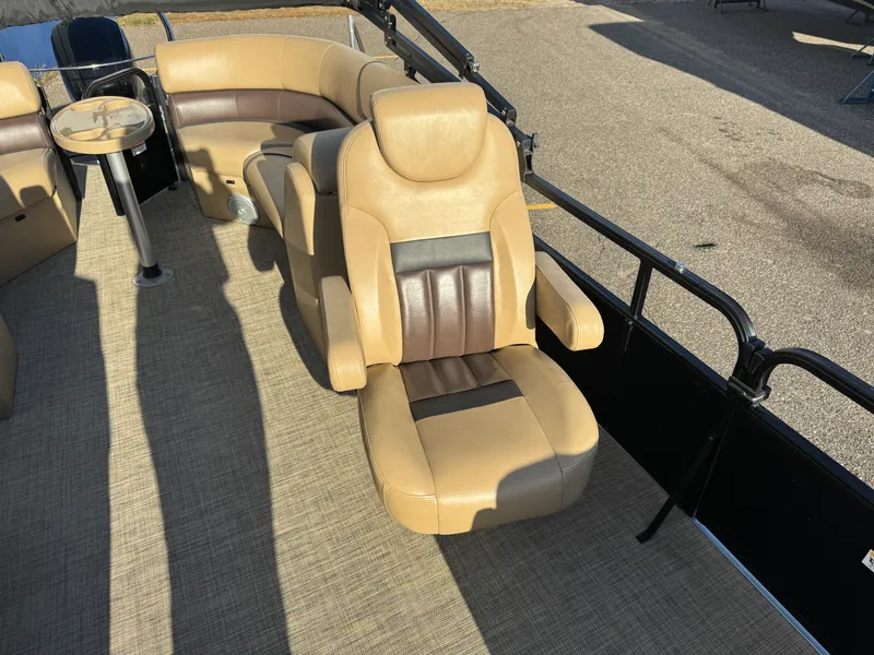 Slide: The Image of Lowe SS230W 2018 - 13