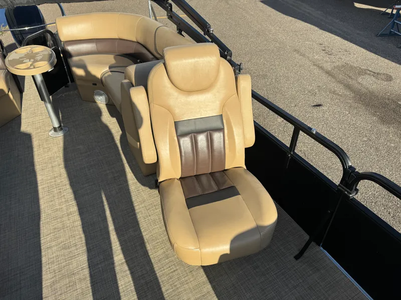 Slide: The Image of Lowe SS230W 2018 - 14