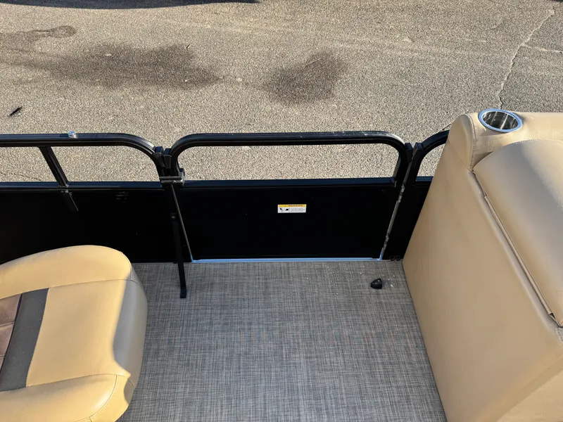 Slide: The Image of Lowe SS230W 2018 - 16