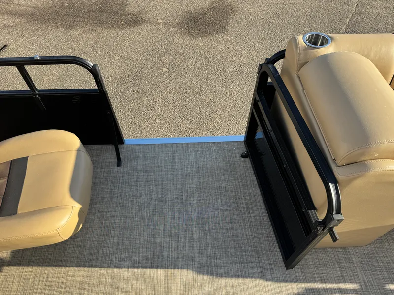 Slide: The Image of Lowe SS230W 2018 - 17