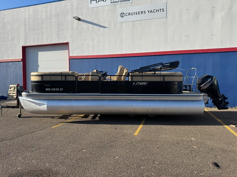 Slide: The Image of Lowe SS230W 2018 - 2