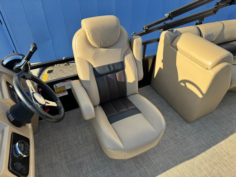 Slide: The Image of Lowe SS230W 2018 - 20