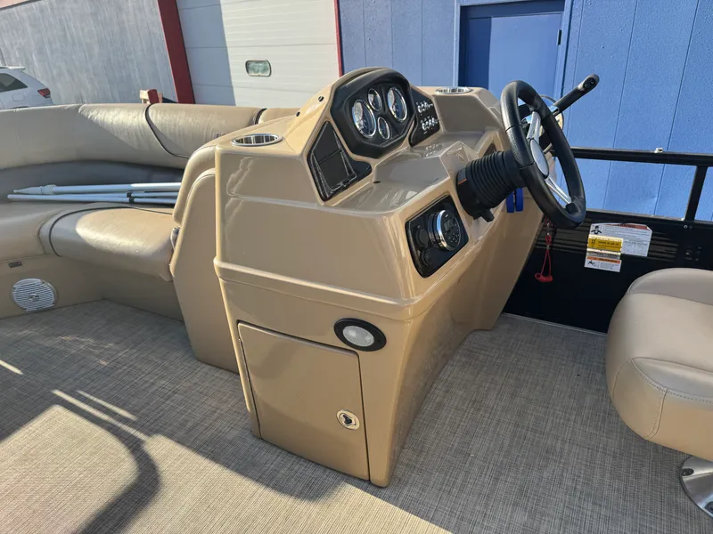 Slide: The Image of Lowe SS230W 2018 - 26