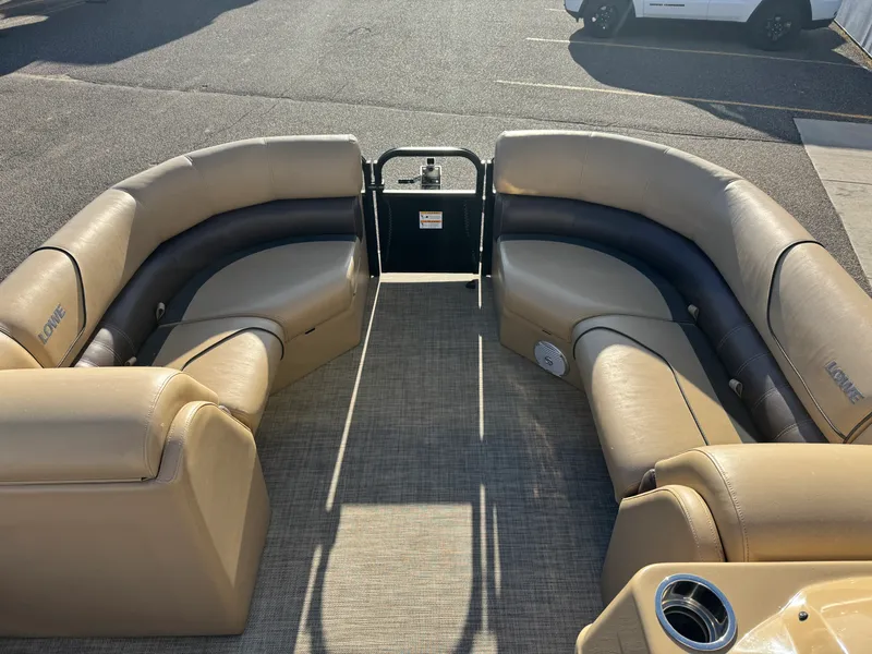 Slide: The Image of Lowe SS230W 2018 - 28