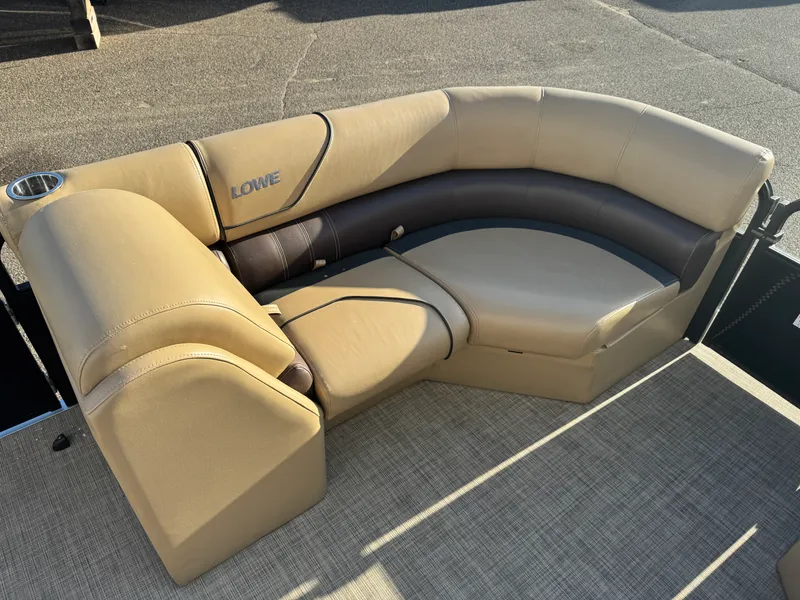 Slide: The Image of Lowe SS230W 2018 - 29