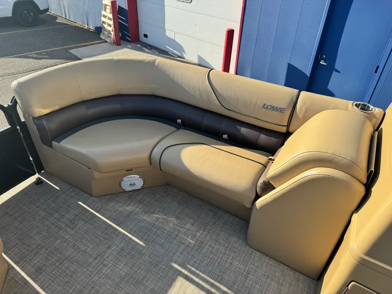 Slide: The Image of Lowe SS230W 2018 - 31