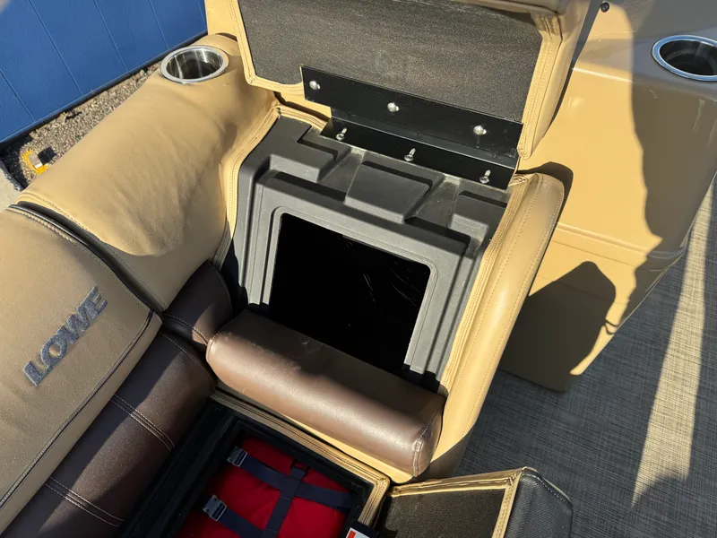 Slide: The Image of Lowe SS230W 2018 - 33